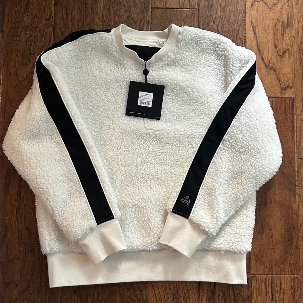 **** Brand New **** Moose Knuckle Pullover